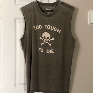 Men’s Lucky Brand shirt with sleeves cut